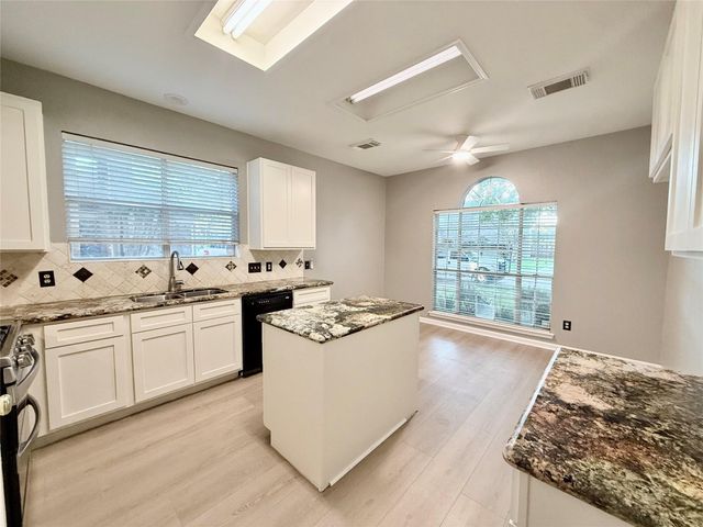 2915 Veva Drive, Pearland, TX 77584