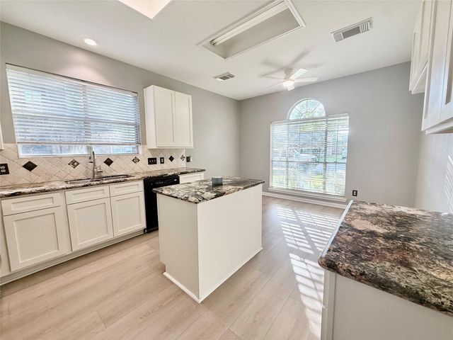 2915 Veva Drive, Pearland, TX 77584