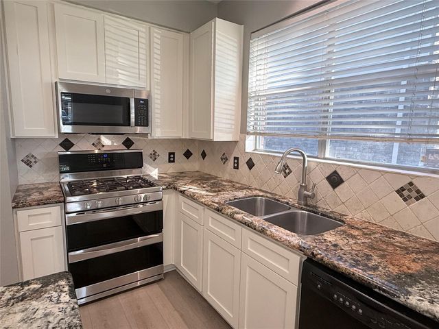 2915 Veva Drive, Pearland, TX 77584