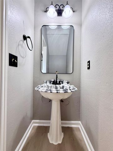 2915 Veva Drive, Pearland, TX 77584