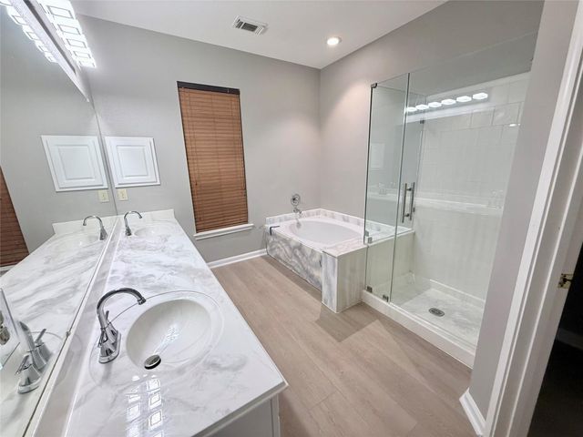 2915 Veva Drive, Pearland, TX 77584