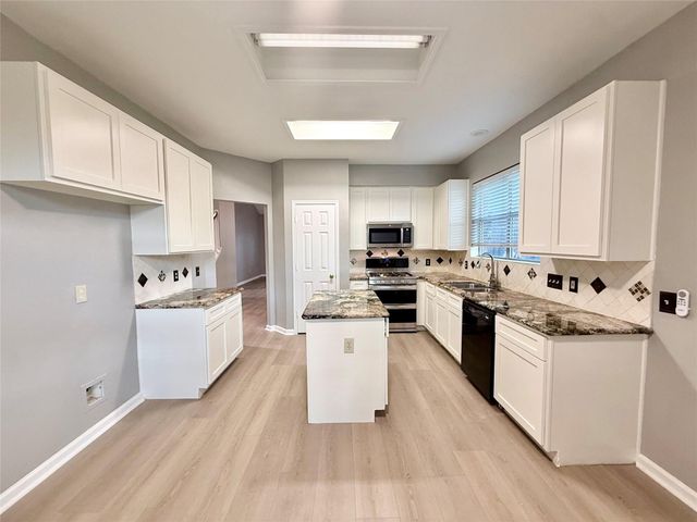 2915 Veva Drive, Pearland, TX 77584