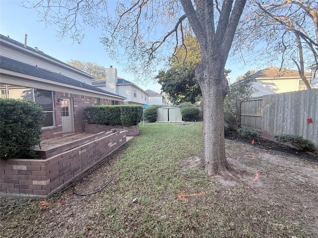 2915 Veva Drive, Pearland, TX 77584