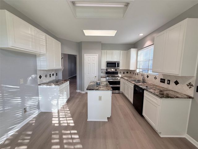 2915 Veva Drive, Pearland, TX 77584