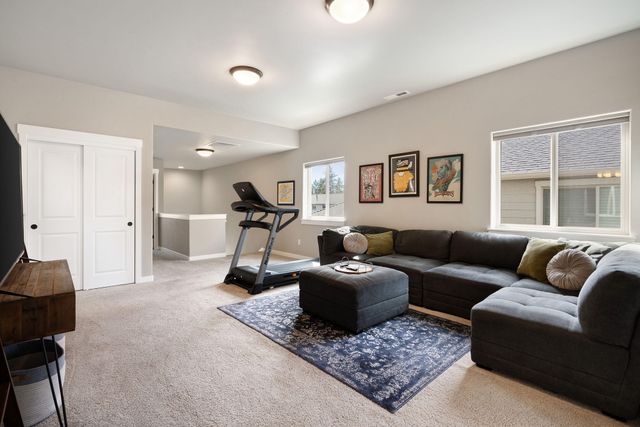 20836 SE Sunniberg Lane, Bend, OR 97702