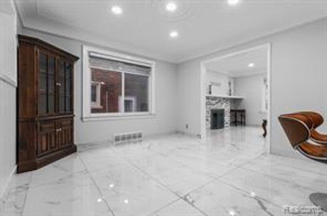 6838 Hartwell Street, Dearborn, MI 48126