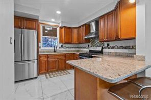 6838 Hartwell Street, Dearborn, MI 48126