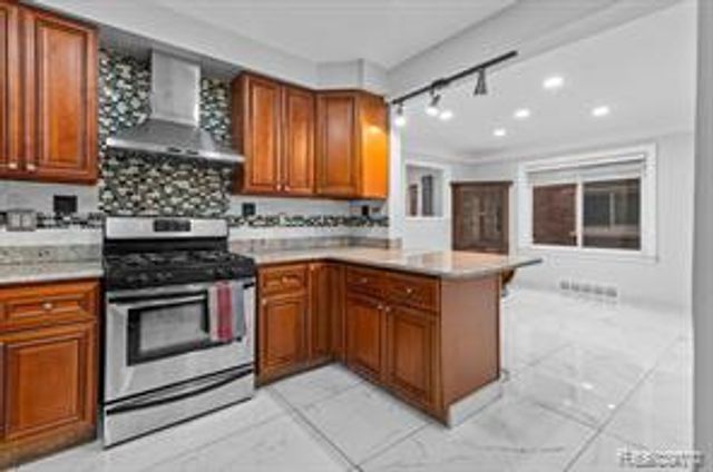 6838 Hartwell Street, Dearborn, MI 48126