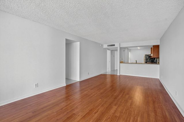 11 ROYAL PALM Way 3040, Boca Raton, FL 33432