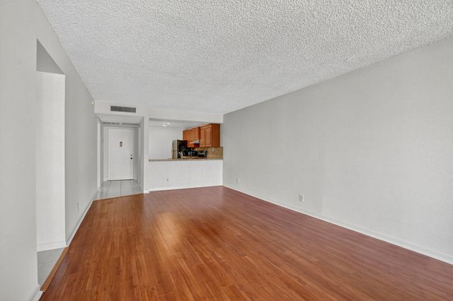 11 ROYAL PALM Way 3040, Boca Raton, FL 33432