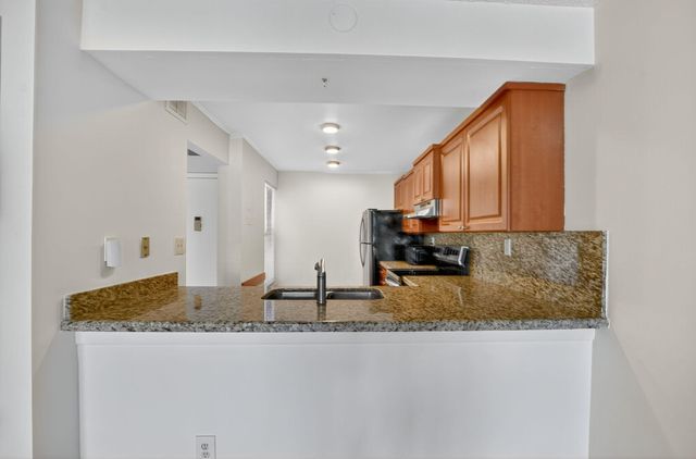 11 ROYAL PALM Way 3040, Boca Raton, FL 33432