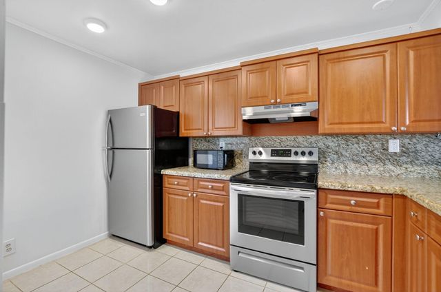 11 ROYAL PALM Way 3040, Boca Raton, FL 33432