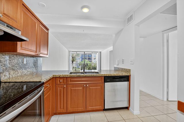 11 ROYAL PALM Way 3040, Boca Raton, FL 33432