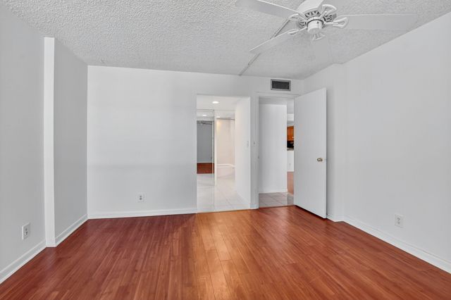 11 ROYAL PALM Way 3040, Boca Raton, FL 33432