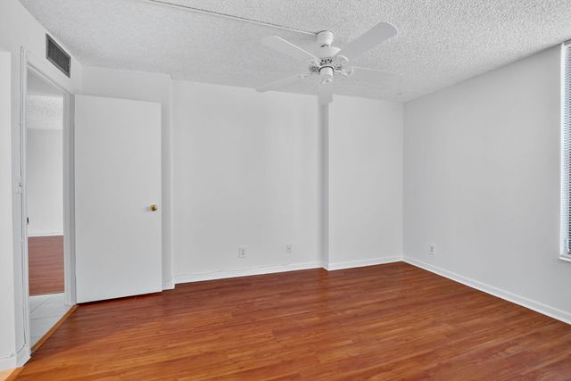 11 ROYAL PALM Way 3040, Boca Raton, FL 33432