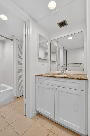 11 ROYAL PALM Way 3040, Boca Raton, FL 33432