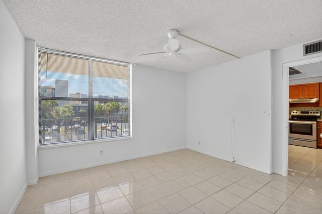 11 ROYAL PALM Way 3040, Boca Raton, FL 33432
