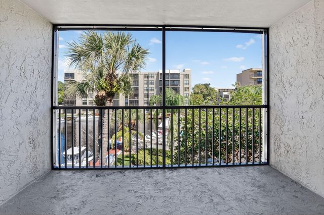 11 ROYAL PALM Way 3040, Boca Raton, FL 33432