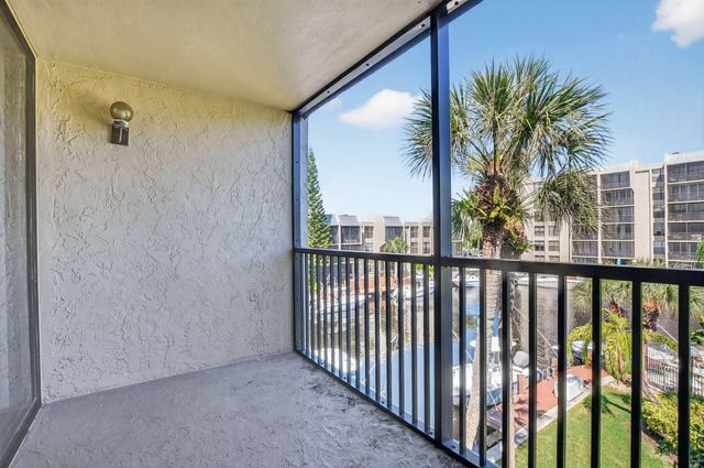 11 ROYAL PALM Way 3040, Boca Raton, FL 33432