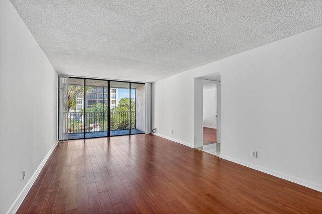 11 ROYAL PALM Way 3040, Boca Raton, FL 33432