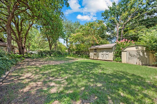 1332 Brookside Drive, Hurst, TX 76053