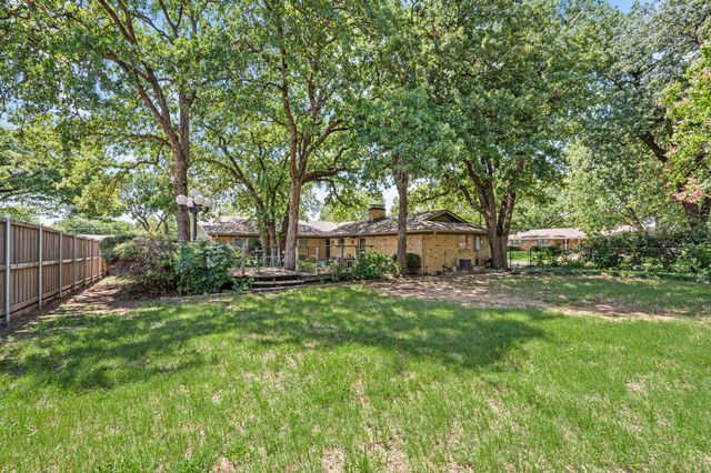 1332 Brookside Drive, Hurst, TX 76053