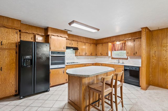 1332 Brookside Drive, Hurst, TX 76053