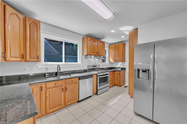 12 McDonald RD, Hampton, VA 23669