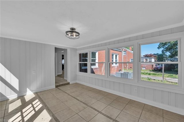 12 McDonald RD, Hampton, VA 23669