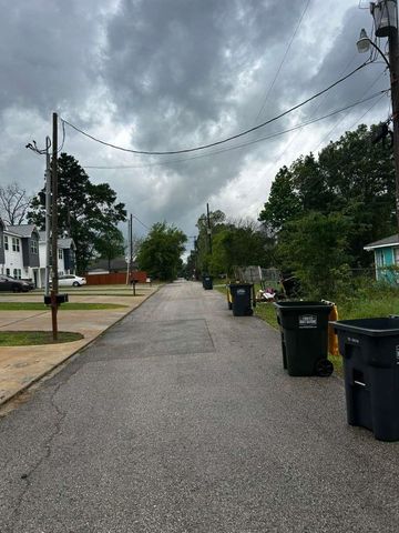 939 Avenue J Pl, Conroe, TX 77301