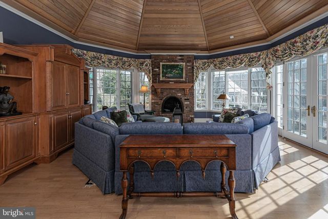 82 AUNT MOLLY RD, Hopewell, NJ 08525