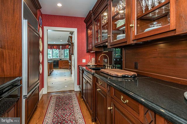 82 AUNT MOLLY RD, Hopewell, NJ 08525