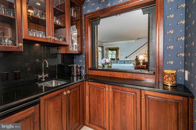 82 AUNT MOLLY RD, Hopewell, NJ 08525