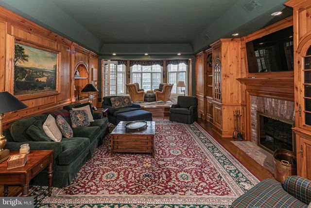 82 AUNT MOLLY RD, Hopewell, NJ 08525