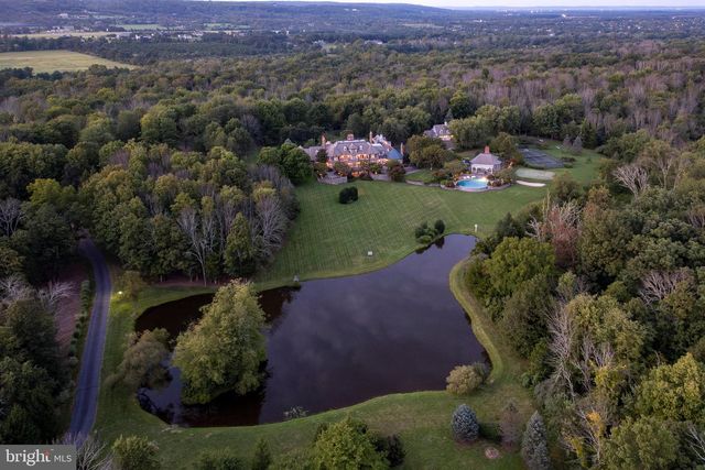 82 AUNT MOLLY RD, Hopewell, NJ 08525