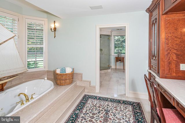 82 AUNT MOLLY RD, Hopewell, NJ 08525