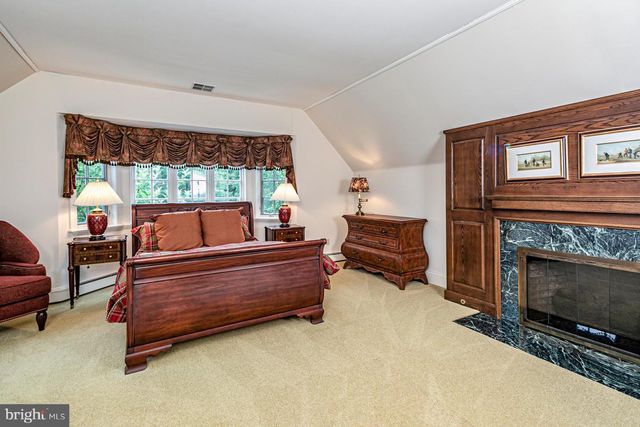 82 AUNT MOLLY RD, Hopewell, NJ 08525