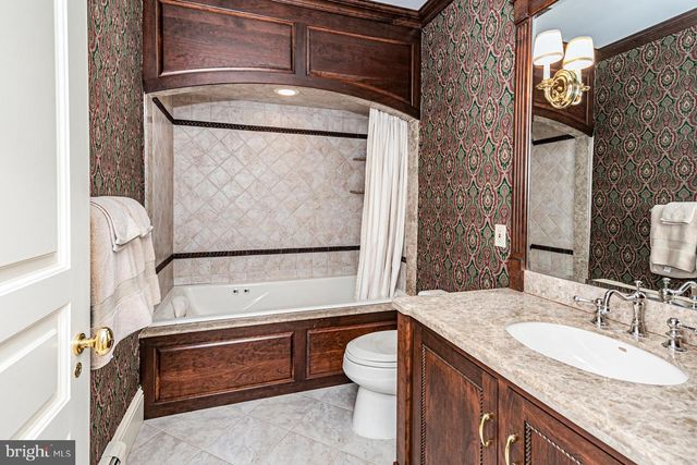 82 AUNT MOLLY RD, Hopewell, NJ 08525