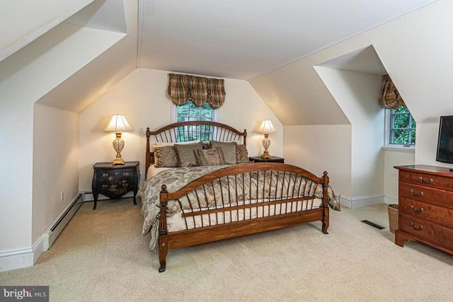 82 AUNT MOLLY RD, Hopewell, NJ 08525