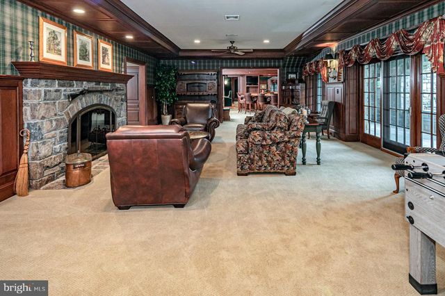 82 AUNT MOLLY RD, Hopewell, NJ 08525