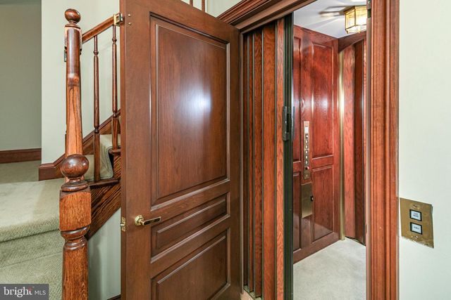 82 AUNT MOLLY RD, Hopewell, NJ 08525