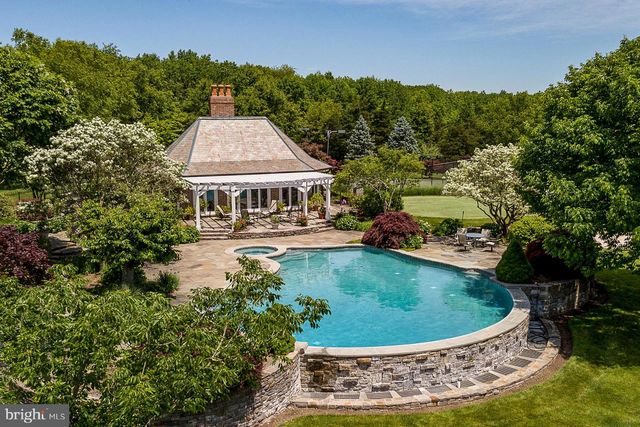 82 AUNT MOLLY RD, Hopewell, NJ 08525