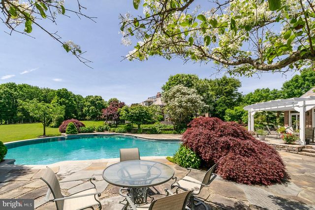 82 AUNT MOLLY RD, Hopewell, NJ 08525