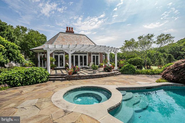 82 AUNT MOLLY RD, Hopewell, NJ 08525