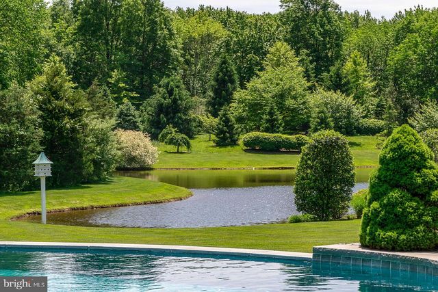 82 AUNT MOLLY RD, Hopewell, NJ 08525