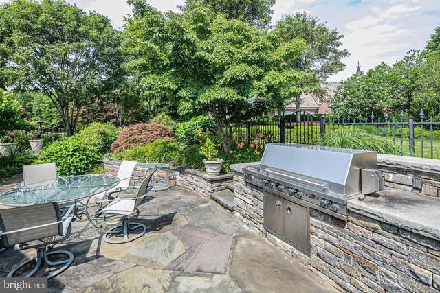 82 AUNT MOLLY RD, Hopewell, NJ 08525