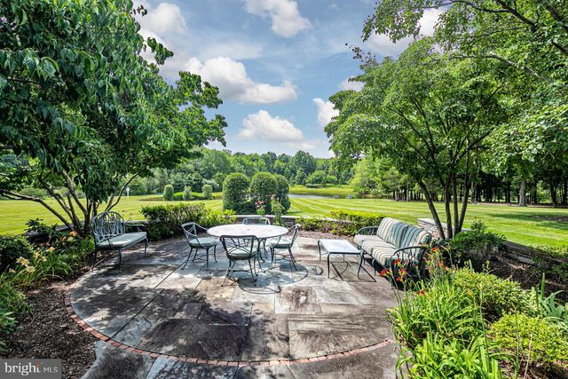 82 AUNT MOLLY RD, Hopewell, NJ 08525