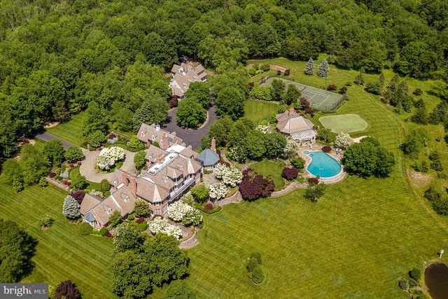 82 AUNT MOLLY RD, Hopewell, NJ 08525