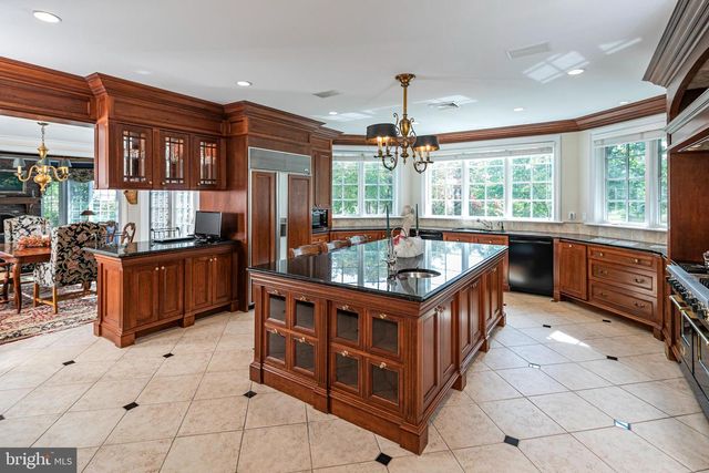 82 AUNT MOLLY RD, Hopewell, NJ 08525