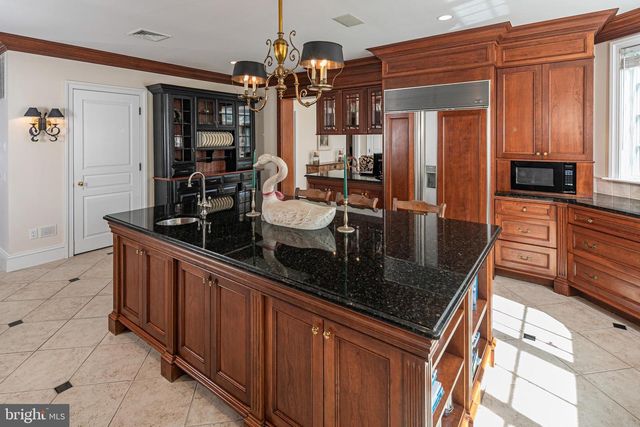 82 AUNT MOLLY RD, Hopewell, NJ 08525